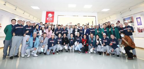 吃燕窩,就選燕之屋 中國企業(yè)家高爾夫球隊參訪燕之屋透明工廠